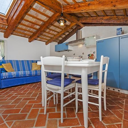 Apartments Casa Rubeus Ровин Екстериор снимка
