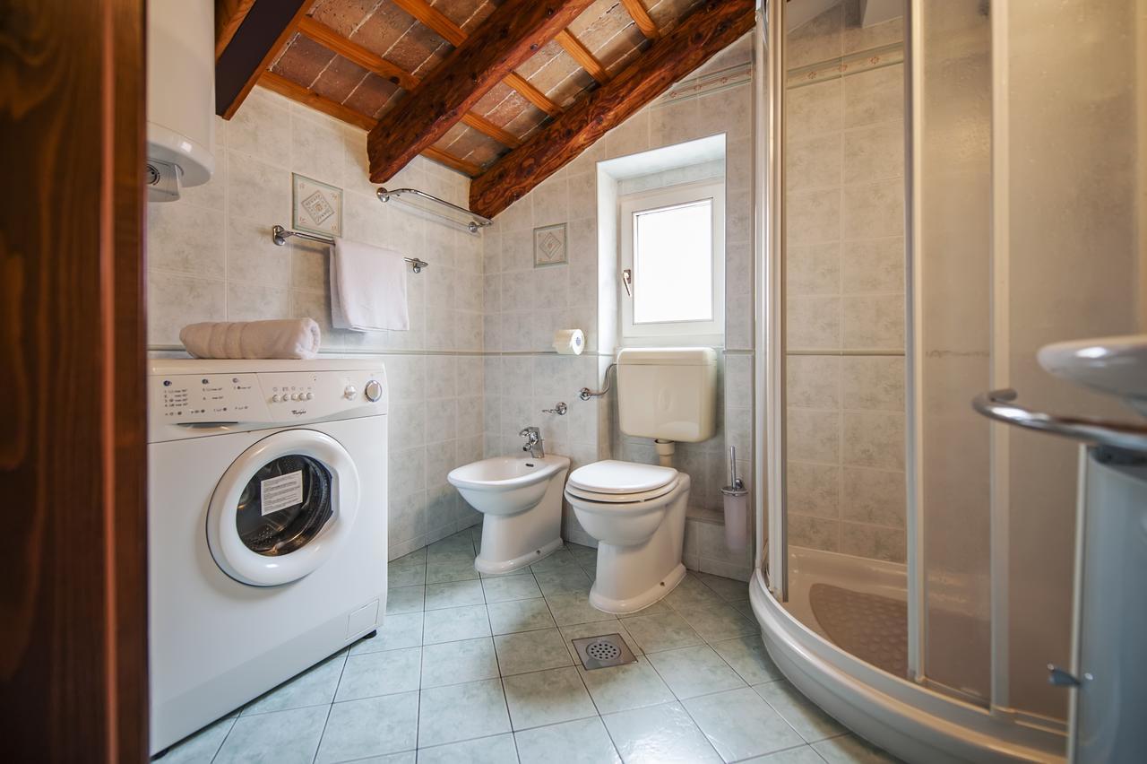 Apartments Casa Rubeus Ровин Екстериор снимка